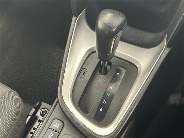 ヤリスクロス ハイブリッドG ブラインドスポットモニター メーカー純正ナビ(フルセグ・Bluetooth・USB) トヨタセーフティセンス オートクルーズコントロール ドライブレコーダー LEDヘッドライト 純正フロアマット(16枚目)