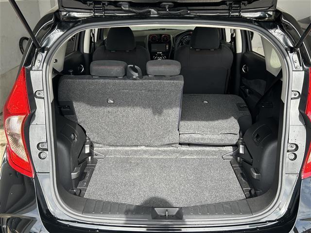 ノート ニスモ 純正SDナビ(フルセグ・Bluetooth・CD・USB) バックカメラ LEDヘッドライト リアフォグランプ ETC 純正16インチアルミホイール アイドリングストップ 純正フロアマット ドアバイザ(6枚目)