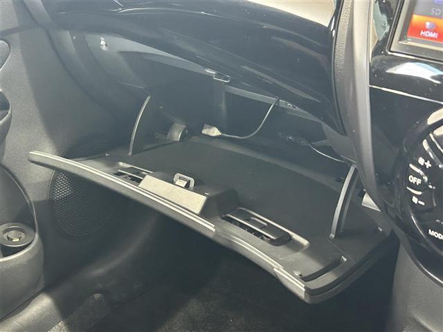 ノート ニスモ 純正SDナビ(フルセグ・Bluetooth・CD・USB) バックカメラ LEDヘッドライト リアフォグランプ ETC 純正16インチアルミホイール アイドリングストップ 純正フロアマット ドアバイザ(24枚目)