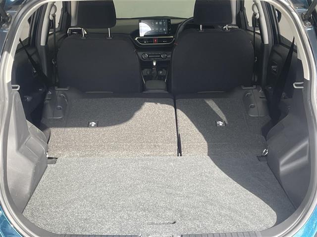 ライズ Ｚ　純正ディスプレイオーディオ　リアフォグランプ　前席シートヒータ　オートマチックハイビーム　電動パーキングブレーキ　ブレーキホールド　前後ドライブレコーダ　スペアキー　バックカメラ　ＬＥＤヘッドライト（8枚目）