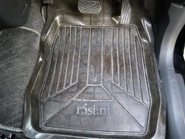 ワゴンＲ ＦＸリミテッド　プッシュスタート　スマートキー×２　ＣＤプレイヤー　ドアバイザー　電動格納ミラー　オートエアコン　アクセサリーソケット　オートライト　純正１４インチアルミホイール　保証書　取扱説明書（23枚目）