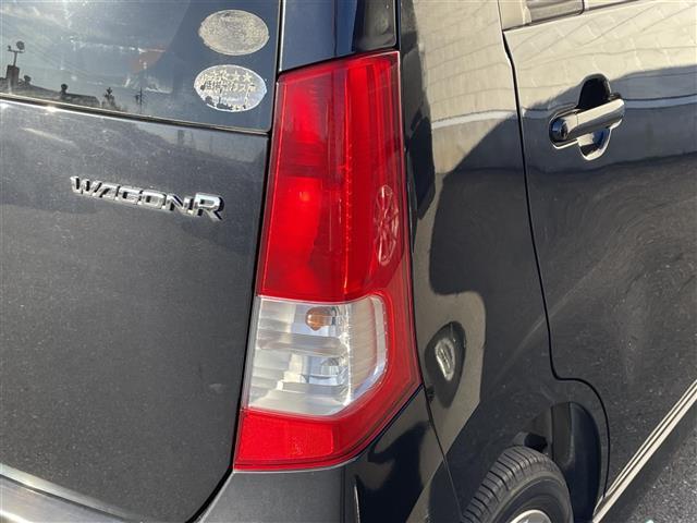 ワゴンＲ ＦＸリミテッド　プッシュスタート　スマートキー×２　ＣＤプレイヤー　ドアバイザー　電動格納ミラー　オートエアコン　アクセサリーソケット　オートライト　純正１４インチアルミホイール　保証書　取扱説明書（35枚目）