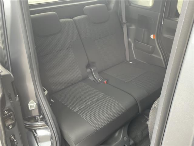 ピクシスメガ Ｄ　ワンオーナー　フルフラットシート　ベンチシート　電動格納ミラー　純正フロアマット　アクセサリーソケット　ＩＳＯＦＩＸ　１４インチアルミホイール　アイドリングストップ　フロントフォグランプ　保証書（4枚目）