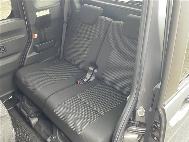 ピクシスメガ Ｄ　ワンオーナー　フルフラットシート　ベンチシート　電動格納ミラー　純正フロアマット　アクセサリーソケット　ＩＳＯＦＩＸ　１４インチアルミホイール　アイドリングストップ　フロントフォグランプ　保証書（8枚目）