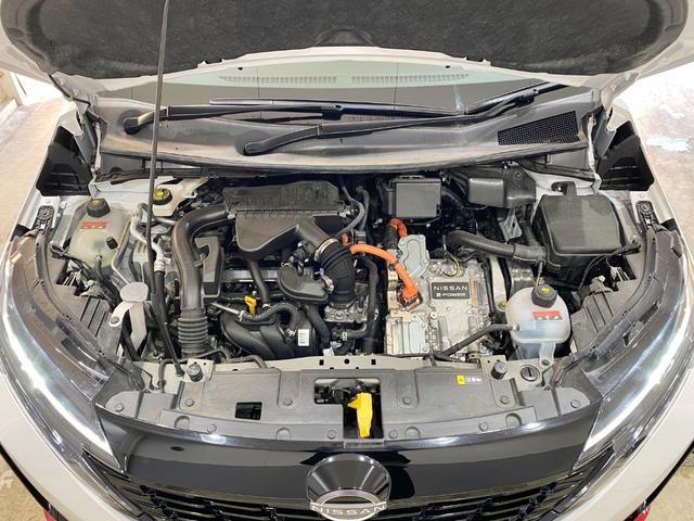 オーラ ニスモ　ブラインドスポットモニター　置くだけ充電　純正ＳＤナビ　プロパイロット　全周囲カメラ　リアフォグライト　電動パーキングブレーキ　ブレーキホールド　ドライブレコーダー　ＬＥＤヘッドライト　スペアキー（54枚目）