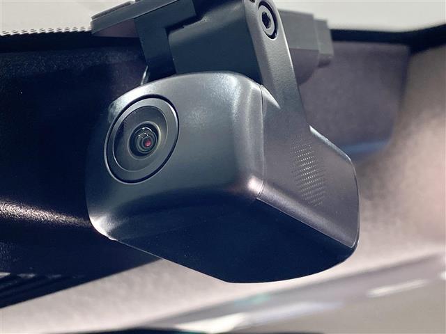 オーラ Ｇ　レザーエディション　ブラインドスポットモニタ　純正９インチナビ（フルセグ・Ｂｌｕｅｔｏｏｔｈ・ＣＤ・ＤＶＤ・ＵＳＢ）　全方位カメラ　ドライブレコーダー　デジタルインナーミラー　ＥＴＣ　コーナーセンサー　前席シートヒーター（4枚目）