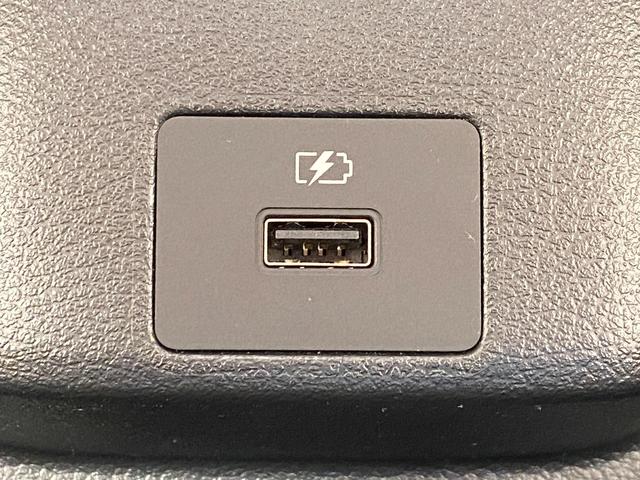 オーラ Ｇ　レザーエディション　ブラインドスポットモニタ　純正９インチナビ（フルセグ・Ｂｌｕｅｔｏｏｔｈ・ＣＤ・ＤＶＤ・ＵＳＢ）　全方位カメラ　ドライブレコーダー　デジタルインナーミラー　ＥＴＣ　コーナーセンサー　前席シートヒーター（11枚目）