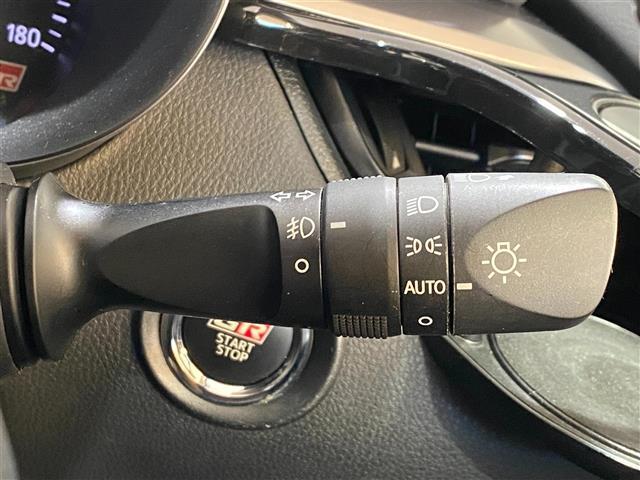 C-HR S GRスポーツ 純正8インチディスプレイオーディオ フルセグTV トヨタセーフティセンス バックカメラ ドラレコ ハーフレザーシート オートライト 三眼LEDヘッドライト ビルトインETC スペアキー スマートキー(22枚目)