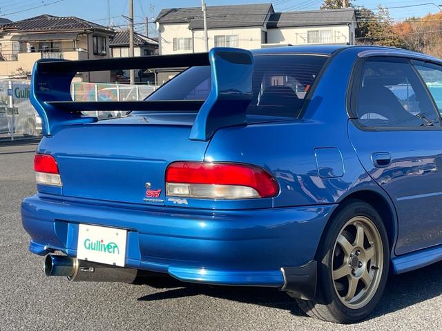 インプレッサ ＷＲＸ　ＲＡ　ＳＴｉバージョンＶＩ　リミテッド　２０００台限定車　柿本改マフラー　ＴＥＩＮ車高調　ＡＰＲａｌｌｙフォグライト　純正ＯＰ大型ダブルリアウイング　純正モモステアリング　純正１６インチＡＷ（19枚目）