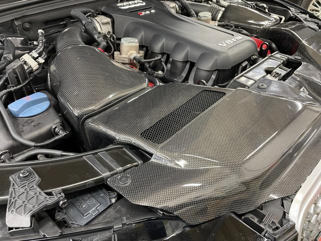 ＲＳ５ ベースグレード　◇左Ｈ◇ＫＷＨＡＳ車高調◇ＶＯＳＳＥＮ　ＨＦ５２０インチ鍛造ＡＷ◇Ｋ＆Ｎラムエアシステム◇カーボンフロントスポイラー◇カーボンリアディフューザー◇ガラスサンルーフ◇バング＆オルフセンオーディオ（77枚目）