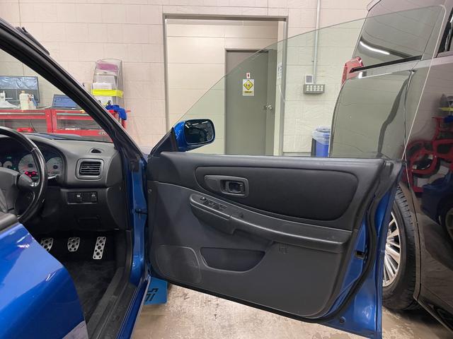 インプレッサ WRX RA STiバージョンVI リミテッド ◇ワンオーナー◇プロドライブ17インチAW◇ルーフベンチレーター◇STIマットフラップ◇STIフロントタワーバー◇APEXiパワーインテーク◇保証書◇取扱説明書◇スペアキー(27枚目)