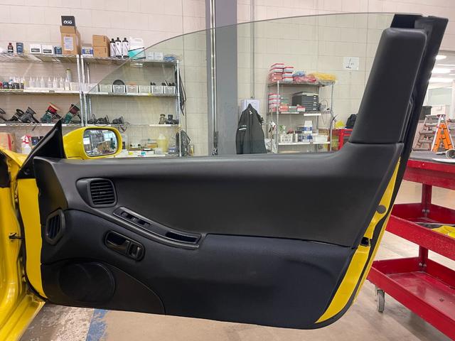 フェアレディＺ バージョンＳ　◇後期◇６型◇カラーコード：ＥＶ１（ライトニングイエロー）◇Ｔバールーフ◇Ｚ３３用純正１８インチＡＷ◇社外ＨＩＤヘッドライト◇ＡＢＳ◇保証書◇取扱説明書（29枚目）