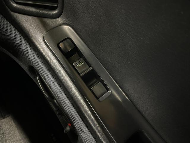 フェアレディＺ バージョンＳ　◇後期◇６型◇カラーコード：ＥＶ１（ライトニングイエロー）◇Ｔバールーフ◇Ｚ３３用純正１８インチＡＷ◇社外ＨＩＤヘッドライト◇ＡＢＳ◇保証書◇取扱説明書（53枚目）