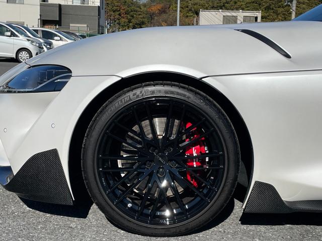 スープラ ＲＺ　マットホワイトエディション　◇５０台限定車◇ワンオーナー◇フルプロテクションフィルム施工車両◇ＧＲカーボンフルエアロ◇ＧＲ鍛造１９ＡＷ◇ＧＲスポーツマフラー◇ＧＲパフォーマンスダンパー◇ベージュレザーシート◇ＬＥＤヘッドライト（10枚目）