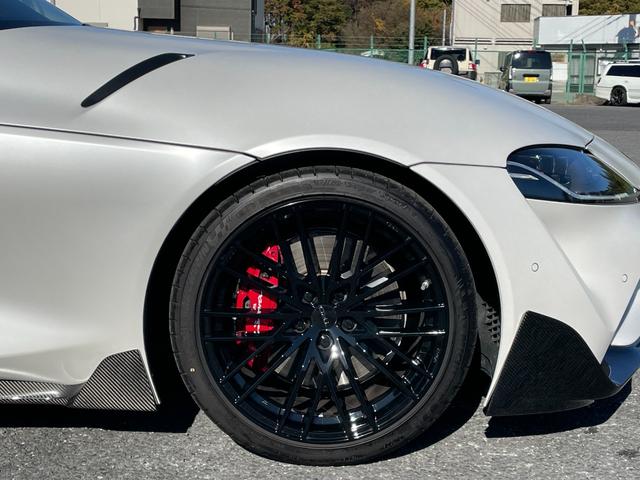 スープラ ＲＺ　マットホワイトエディション　◇５０台限定車◇ワンオーナー◇フルプロテクションフィルム施工車両◇ＧＲカーボンフルエアロ◇ＧＲ鍛造１９ＡＷ◇ＧＲスポーツマフラー◇ＧＲパフォーマンスダンパー◇ベージュレザーシート◇ＬＥＤヘッドライト（13枚目）