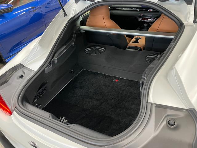 スープラ ＲＺ　マットホワイトエディション　◇５０台限定車◇ワンオーナー◇フルプロテクションフィルム施工車両◇ＧＲカーボンフルエアロ◇ＧＲ鍛造１９ＡＷ◇ＧＲスポーツマフラー◇ＧＲパフォーマンスダンパー◇ベージュレザーシート◇ＬＥＤヘッドライト（25枚目）