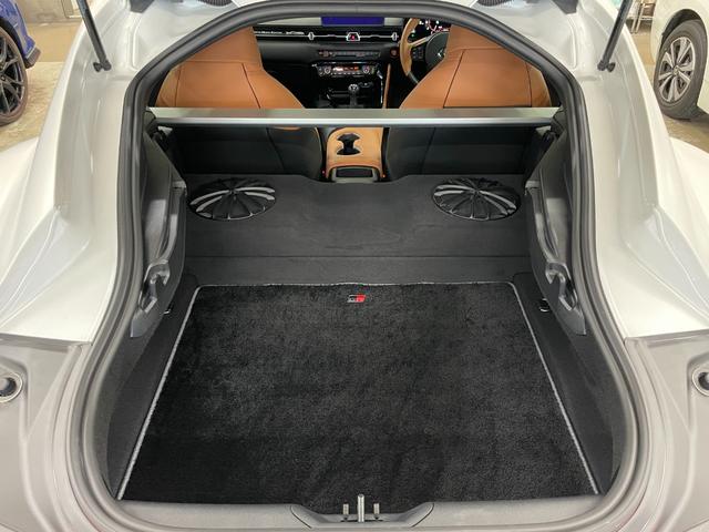 スープラ ＲＺ　マットホワイトエディション　◇５０台限定車◇ワンオーナー◇フルプロテクションフィルム施工車両◇ＧＲカーボンフルエアロ◇ＧＲ鍛造１９ＡＷ◇ＧＲスポーツマフラー◇ＧＲパフォーマンスダンパー◇ベージュレザーシート◇ＬＥＤヘッドライト（26枚目）