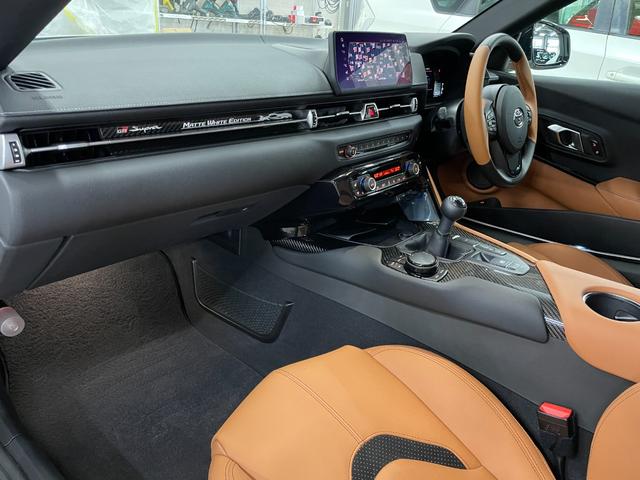 スープラ ＲＺ　マットホワイトエディション　◇５０台限定車◇ワンオーナー◇フルプロテクションフィルム施工車両◇ＧＲカーボンフルエアロ◇ＧＲ鍛造１９ＡＷ◇ＧＲスポーツマフラー◇ＧＲパフォーマンスダンパー◇ベージュレザーシート◇ＬＥＤヘッドライト（30枚目）