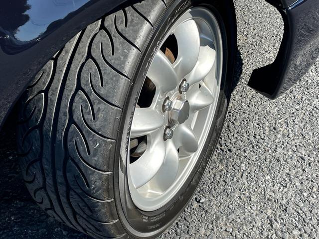 【板金・コーティング仕上げ】板金補修からガラスコーティング施工など、各種の仕上げを承ります。　詳しくはスタッフにお尋ねください。