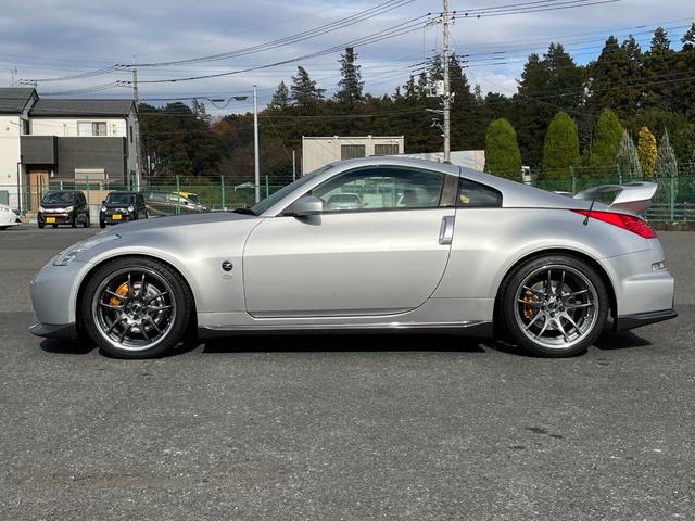 フェアレディZ バージョンニスモ タイプ380RS ◇300台限定車◇純正オプションMOMOステアリング(純正有)◇純正NISMOマフラー◇純正NISMOサスショック◇純正NISMOフルエアロ◇WORK19AW◇HIDヘッドライト◇保証書◇取扱説明書(9枚目)