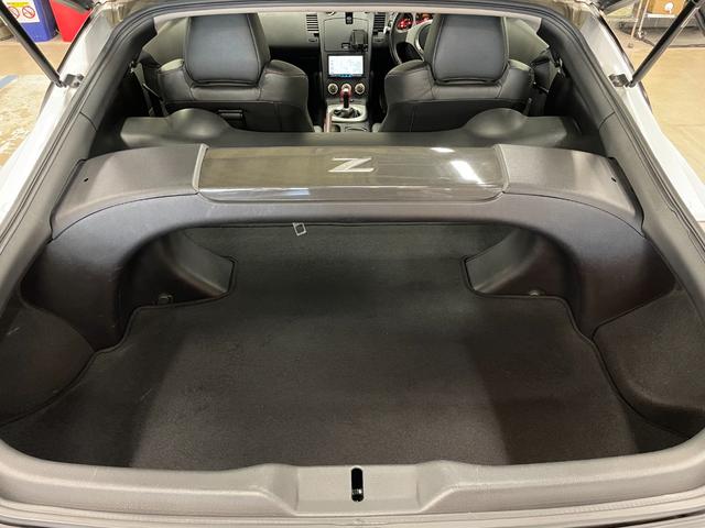 フェアレディZ バージョンニスモ タイプ380RS ◇300台限定車◇純正オプションMOMOステアリング(純正有)◇純正NISMOマフラー◇純正NISMOサスショック◇純正NISMOフルエアロ◇WORK19AW◇HIDヘッドライト◇保証書◇取扱説明書(25枚目)