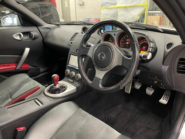 フェアレディZ バージョンニスモ タイプ380RS ◇300台限定車◇純正オプションMOMOステアリング(純正有)◇純正NISMOマフラー◇純正NISMOサスショック◇純正NISMOフルエアロ◇WORK19AW◇HIDヘッドライト◇保証書◇取扱説明書(32枚目)