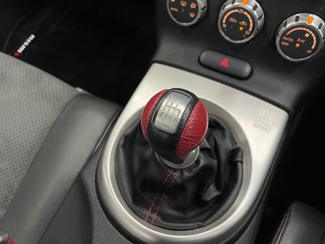 フェアレディZ バージョンニスモ タイプ380RS ◇300台限定車◇純正オプションMOMOステアリング(純正有)◇純正NISMOマフラー◇純正NISMOサスショック◇純正NISMOフルエアロ◇WORK19AW◇HIDヘッドライト◇保証書◇取扱説明書(45枚目)