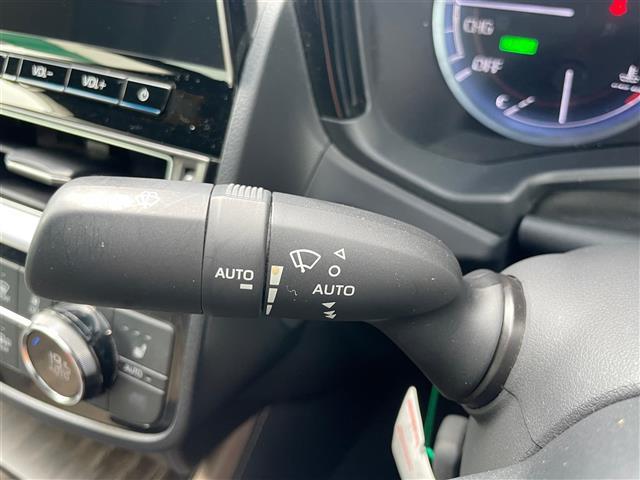 クラウンハイブリッド Ｓ　エレガンススタイルＩＩＩ　後期　純正ワイドナビ　フルセグ　ＤＶＤ　Ｂｌｕｅｔｏｏｔｈ　ドラレコ　バックカメラ　ＥＴＣ　前後コーナーセンサー　レーンアシスト　前席パワーシート　前席シートヒーター　レーダークルーズコントロール（10枚目）