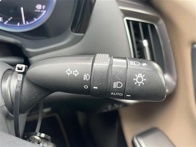 クラウンハイブリッド Ｓ　エレガンススタイルＩＩＩ　後期　純正ワイドナビ　フルセグ　ＤＶＤ　Ｂｌｕｅｔｏｏｔｈ　ドラレコ　バックカメラ　ＥＴＣ　前後コーナーセンサー　レーンアシスト　前席パワーシート　前席シートヒーター　レーダークルーズコントロール（11枚目）