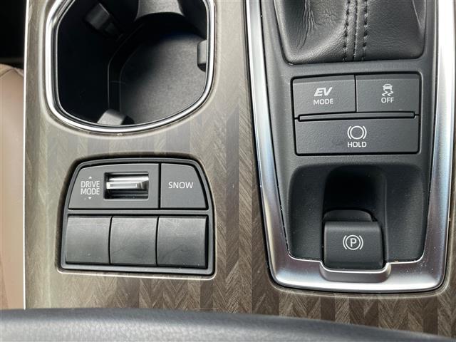 クラウンハイブリッド Ｓ　エレガンススタイルＩＩＩ　後期　純正ワイドナビ　フルセグ　ＤＶＤ　Ｂｌｕｅｔｏｏｔｈ　ドラレコ　バックカメラ　ＥＴＣ　前後コーナーセンサー　レーンアシスト　前席パワーシート　前席シートヒーター　レーダークルーズコントロール（14枚目）