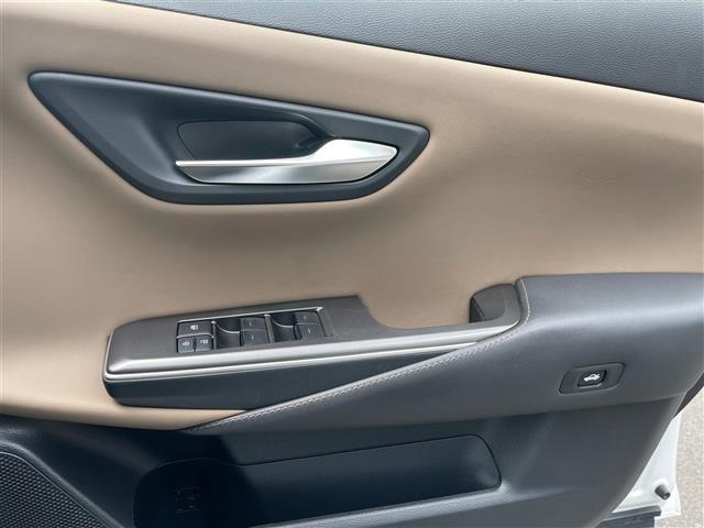 クラウンハイブリッド Ｓ　エレガンススタイルＩＩＩ　後期　純正ワイドナビ　フルセグ　ＤＶＤ　Ｂｌｕｅｔｏｏｔｈ　ドラレコ　バックカメラ　ＥＴＣ　前後コーナーセンサー　レーンアシスト　前席パワーシート　前席シートヒーター　レーダークルーズコントロール（16枚目）