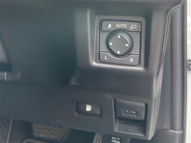 クラウンハイブリッド Ｓ　エレガンススタイルＩＩＩ　後期　純正ワイドナビ　フルセグ　ＤＶＤ　Ｂｌｕｅｔｏｏｔｈ　ドラレコ　バックカメラ　ＥＴＣ　前後コーナーセンサー　レーンアシスト　前席パワーシート　前席シートヒーター　レーダークルーズコントロール（17枚目）