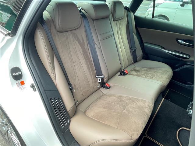 クラウンハイブリッド Ｓ　エレガンススタイルＩＩＩ　後期　純正ワイドナビ　フルセグ　ＤＶＤ　Ｂｌｕｅｔｏｏｔｈ　ドラレコ　バックカメラ　ＥＴＣ　前後コーナーセンサー　レーンアシスト　前席パワーシート　前席シートヒーター　レーダークルーズコントロール（25枚目）