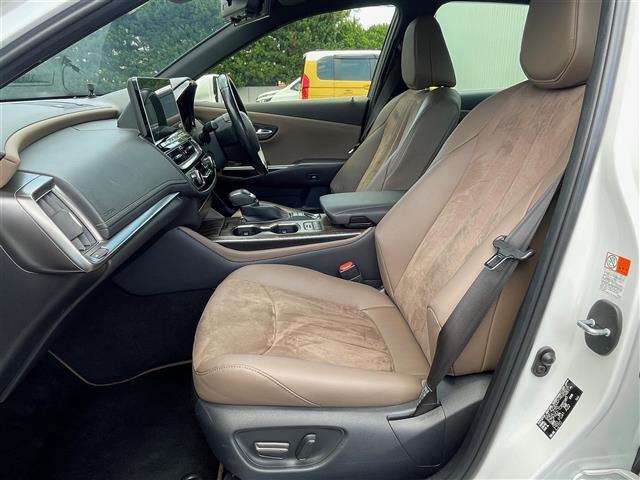 クラウンハイブリッド Ｓ　エレガンススタイルＩＩＩ　後期　純正ワイドナビ　フルセグ　ＤＶＤ　Ｂｌｕｅｔｏｏｔｈ　ドラレコ　バックカメラ　ＥＴＣ　前後コーナーセンサー　レーンアシスト　前席パワーシート　前席シートヒーター　レーダークルーズコントロール（27枚目）