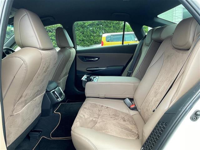 クラウンハイブリッド Ｓ　エレガンススタイルＩＩＩ　後期　純正ワイドナビ　フルセグ　ＤＶＤ　Ｂｌｕｅｔｏｏｔｈ　ドラレコ　バックカメラ　ＥＴＣ　前後コーナーセンサー　レーンアシスト　前席パワーシート　前席シートヒーター　レーダークルーズコントロール（29枚目）