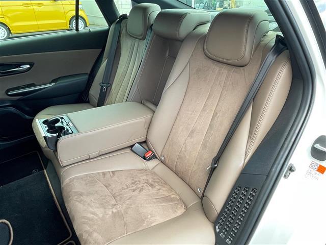 クラウンハイブリッド Ｓ　エレガンススタイルＩＩＩ　後期　純正ワイドナビ　フルセグ　ＤＶＤ　Ｂｌｕｅｔｏｏｔｈ　ドラレコ　バックカメラ　ＥＴＣ　前後コーナーセンサー　レーンアシスト　前席パワーシート　前席シートヒーター　レーダークルーズコントロール（30枚目）