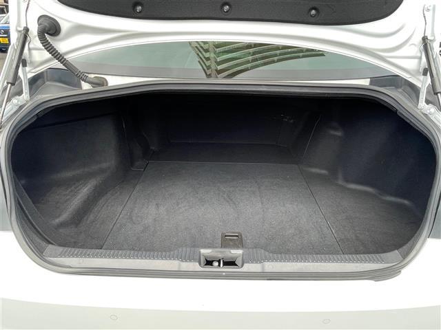 クラウンハイブリッド Ｓ　エレガンススタイルＩＩＩ　後期　純正ワイドナビ　フルセグ　ＤＶＤ　Ｂｌｕｅｔｏｏｔｈ　ドラレコ　バックカメラ　ＥＴＣ　前後コーナーセンサー　レーンアシスト　前席パワーシート　前席シートヒーター　レーダークルーズコントロール（31枚目）