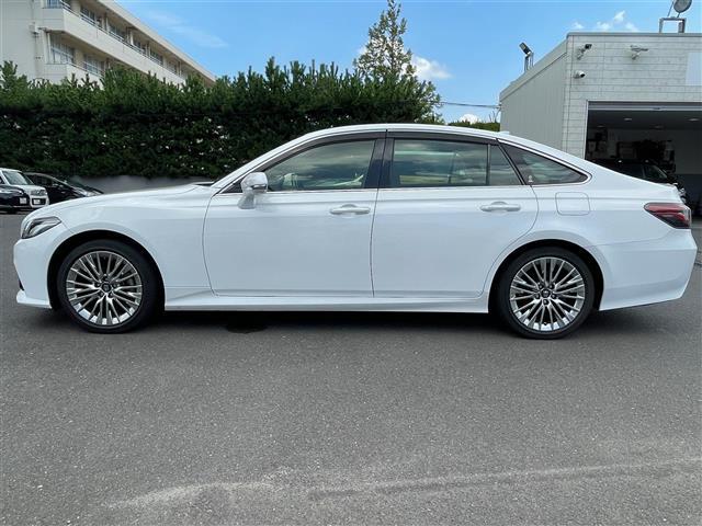 クラウンハイブリッド Ｓ　エレガンススタイルＩＩＩ　後期　純正ワイドナビ　フルセグ　ＤＶＤ　Ｂｌｕｅｔｏｏｔｈ　ドラレコ　バックカメラ　ＥＴＣ　前後コーナーセンサー　レーンアシスト　前席パワーシート　前席シートヒーター　レーダークルーズコントロール（38枚目）