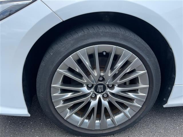 クラウンハイブリッド Ｓ　エレガンススタイルＩＩＩ　後期　純正ワイドナビ　フルセグ　ＤＶＤ　Ｂｌｕｅｔｏｏｔｈ　ドラレコ　バックカメラ　ＥＴＣ　前後コーナーセンサー　レーンアシスト　前席パワーシート　前席シートヒーター　レーダークルーズコントロール（41枚目）