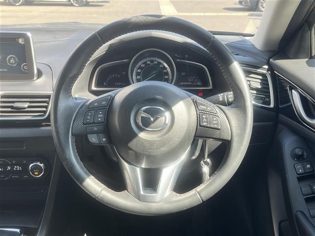 アクセラ 15S 純正ナビ フルセグTV DVD再生 Bluetooth接続 バックカメラ ETC アイドリングストップ 衝突軽減ブレーキ BSM スマートキー プッシュスタート 純正16AW 純正フロアマット(7枚目)