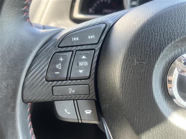 アクセラ 15S 純正ナビ フルセグTV DVD再生 Bluetooth接続 バックカメラ ETC アイドリングストップ 衝突軽減ブレーキ BSM スマートキー プッシュスタート 純正16AW 純正フロアマット(9枚目)