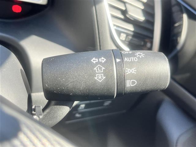 アクセラ 15S 純正ナビ フルセグTV DVD再生 Bluetooth接続 バックカメラ ETC アイドリングストップ 衝突軽減ブレーキ BSM スマートキー プッシュスタート 純正16AW 純正フロアマット(10枚目)