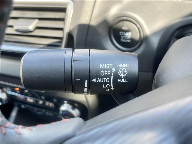 アクセラ 15S 純正ナビ フルセグTV DVD再生 Bluetooth接続 バックカメラ ETC アイドリングストップ 衝突軽減ブレーキ BSM スマートキー プッシュスタート 純正16AW 純正フロアマット(11枚目)