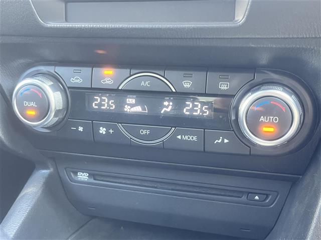 アクセラ 15S 純正ナビ フルセグTV DVD再生 Bluetooth接続 バックカメラ ETC アイドリングストップ 衝突軽減ブレーキ BSM スマートキー プッシュスタート 純正16AW 純正フロアマット(12枚目)