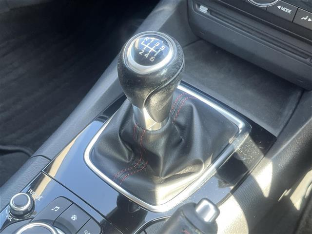 アクセラ 15S 純正ナビ フルセグTV DVD再生 Bluetooth接続 バックカメラ ETC アイドリングストップ 衝突軽減ブレーキ BSM スマートキー プッシュスタート 純正16AW 純正フロアマット(13枚目)