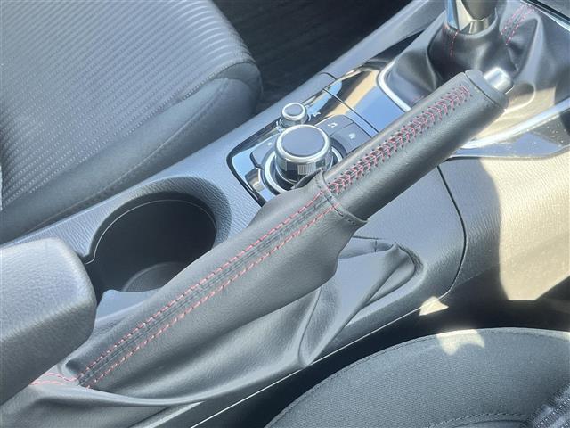 アクセラ 15S 純正ナビ フルセグTV DVD再生 Bluetooth接続 バックカメラ ETC アイドリングストップ 衝突軽減ブレーキ BSM スマートキー プッシュスタート 純正16AW 純正フロアマット(14枚目)