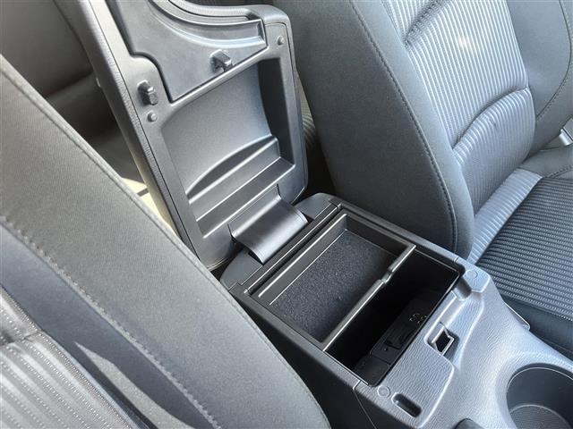 アクセラ 15S 純正ナビ フルセグTV DVD再生 Bluetooth接続 バックカメラ ETC アイドリングストップ 衝突軽減ブレーキ BSM スマートキー プッシュスタート 純正16AW 純正フロアマット(19枚目)