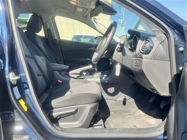 アクセラ 15S 純正ナビ フルセグTV DVD再生 Bluetooth接続 バックカメラ ETC アイドリングストップ 衝突軽減ブレーキ BSM スマートキー プッシュスタート 純正16AW 純正フロアマット(23枚目)