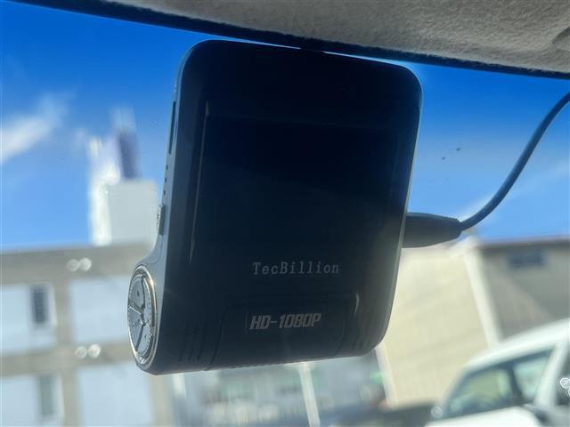 Ｎ－ＯＮＥ プレミアム　ツアラー・Ｌパッケージ　純正メモリナビ　地デジ　ＤＶＤ再生　Ｂｌｕｅｔｏｏｔｈ接続　バックカメラ　前方ドラレコ　ＥＴＣ　横滑り防止装置　スマートキー　プッシュスタート　純正ＨＩＤライト　社外１５ＡＷ　純正フロアマット（15枚目）
