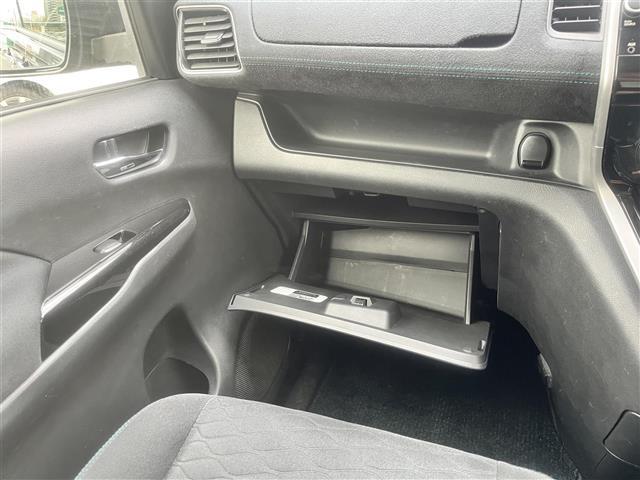 セレナ ライダー プロパイロット E 純正9インチナビ フリップダウンモニター フルセグTV DVD再生 Bluetooth バックカメラ ETC 両側パワスラ ACC アイドリングストップ コーナーセンサー スマートキー 純正16AW(14枚目)